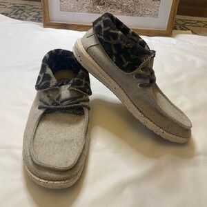 Hey Dude Britt size 7 cheetah print shoes